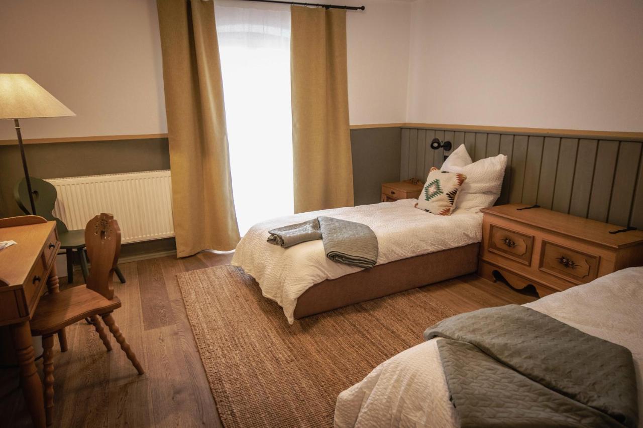 Kastanienhof Pfettrach Hotel อัลท์ดอร์ฟ ภายนอก รูปภาพ