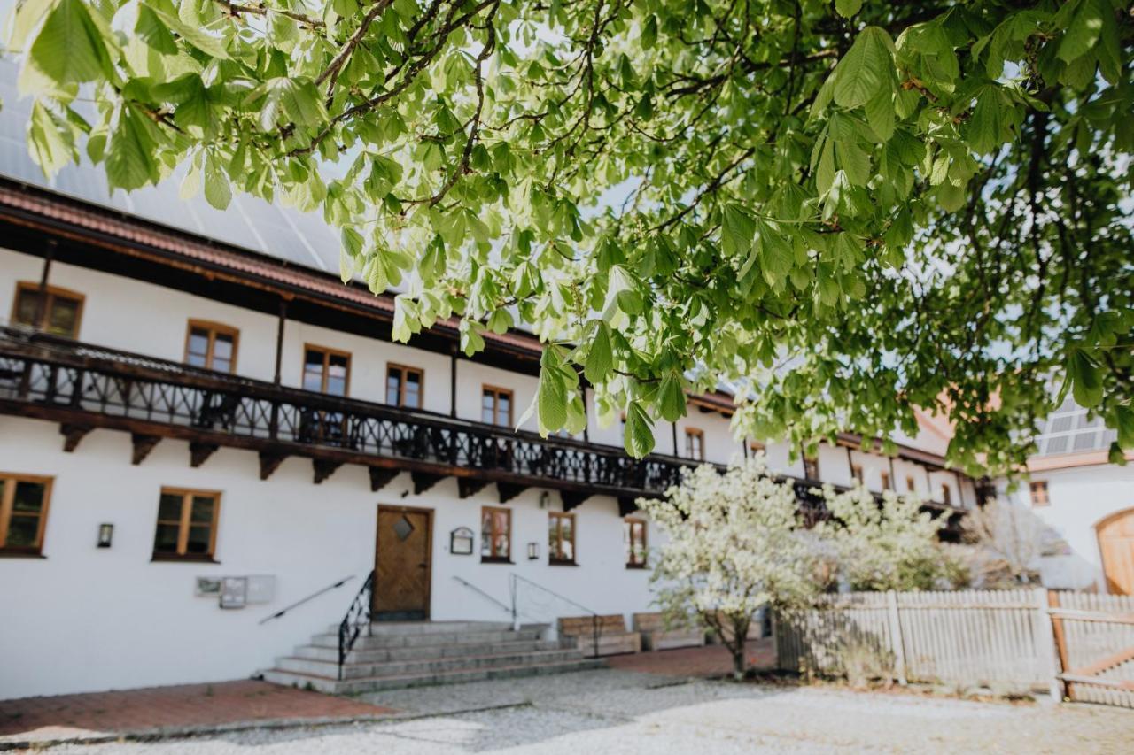 Kastanienhof Pfettrach Hotel อัลท์ดอร์ฟ ภายนอก รูปภาพ